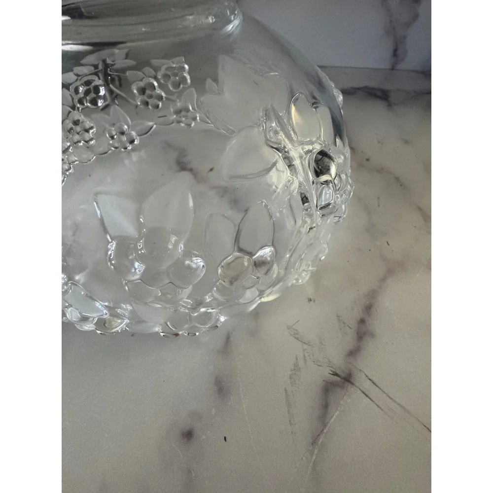 Gorgeous Vintage Clear Glass Floral Fruit Bowl Leaf Scalloped‎ Rim Centerpiece